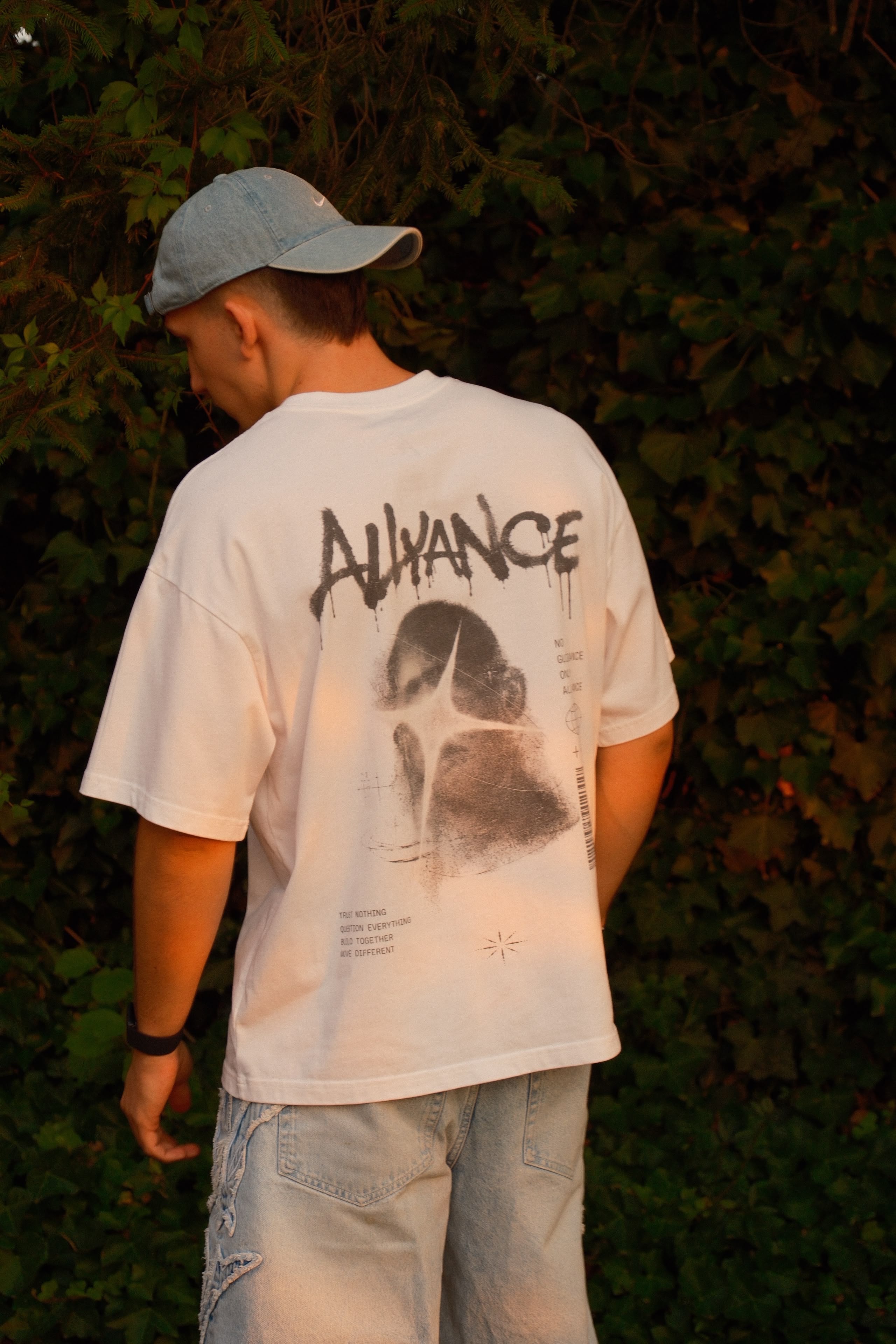 Unknown Signal White Oversized
