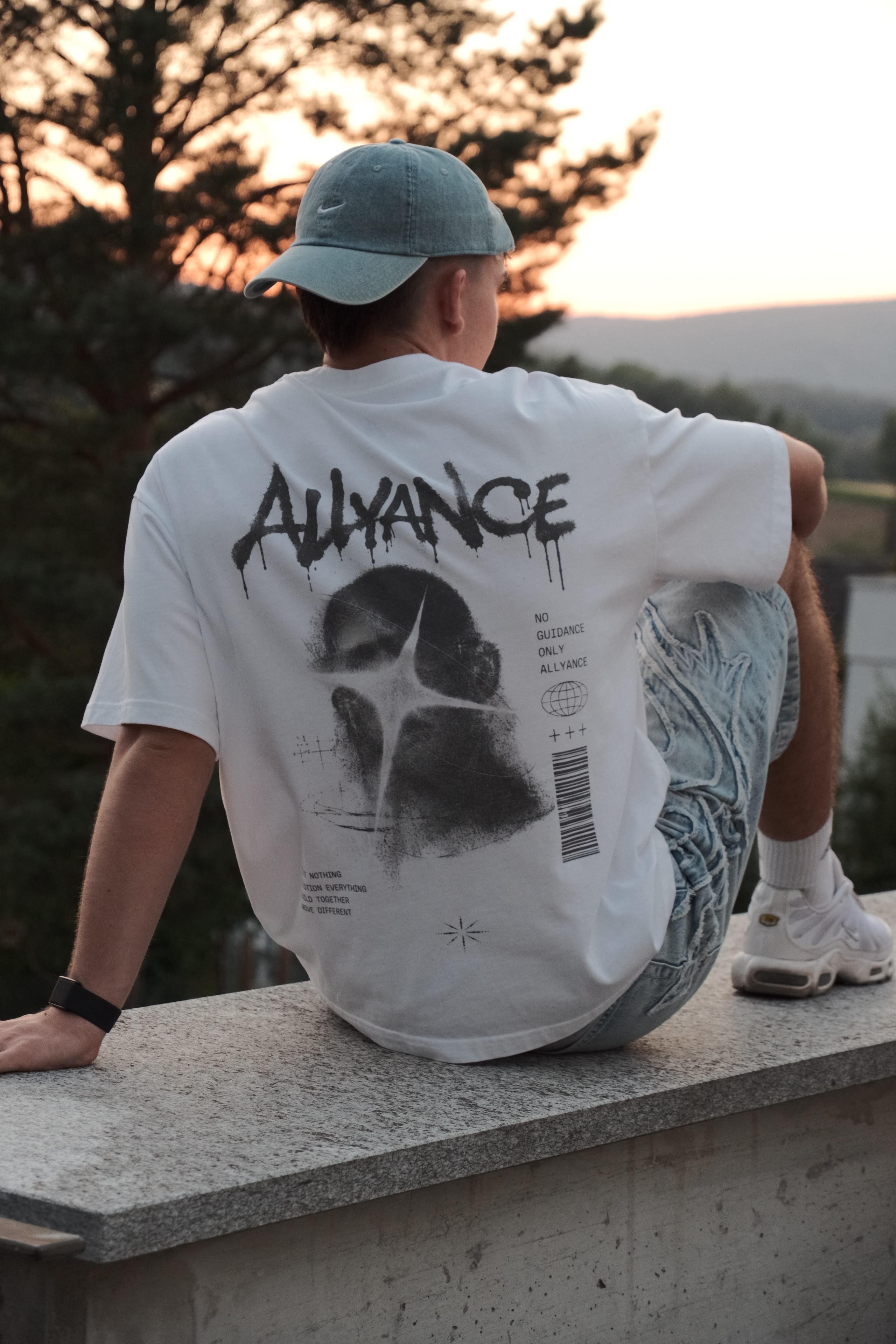 Unknown Signal White Oversized