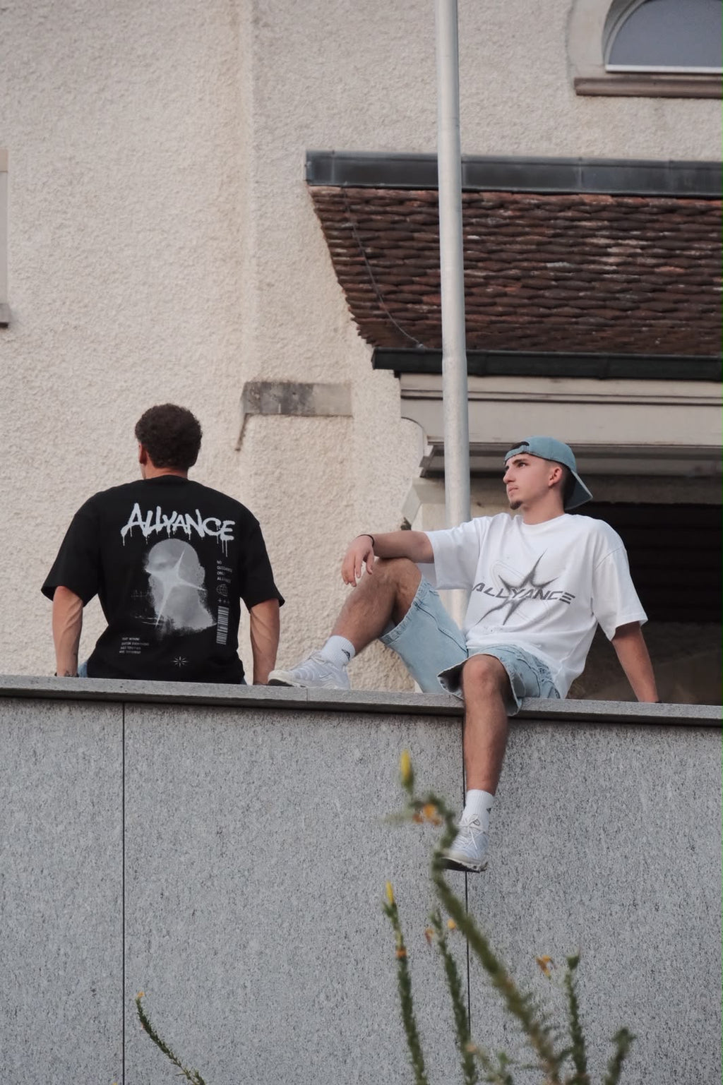 Unknown Signal White Oversized