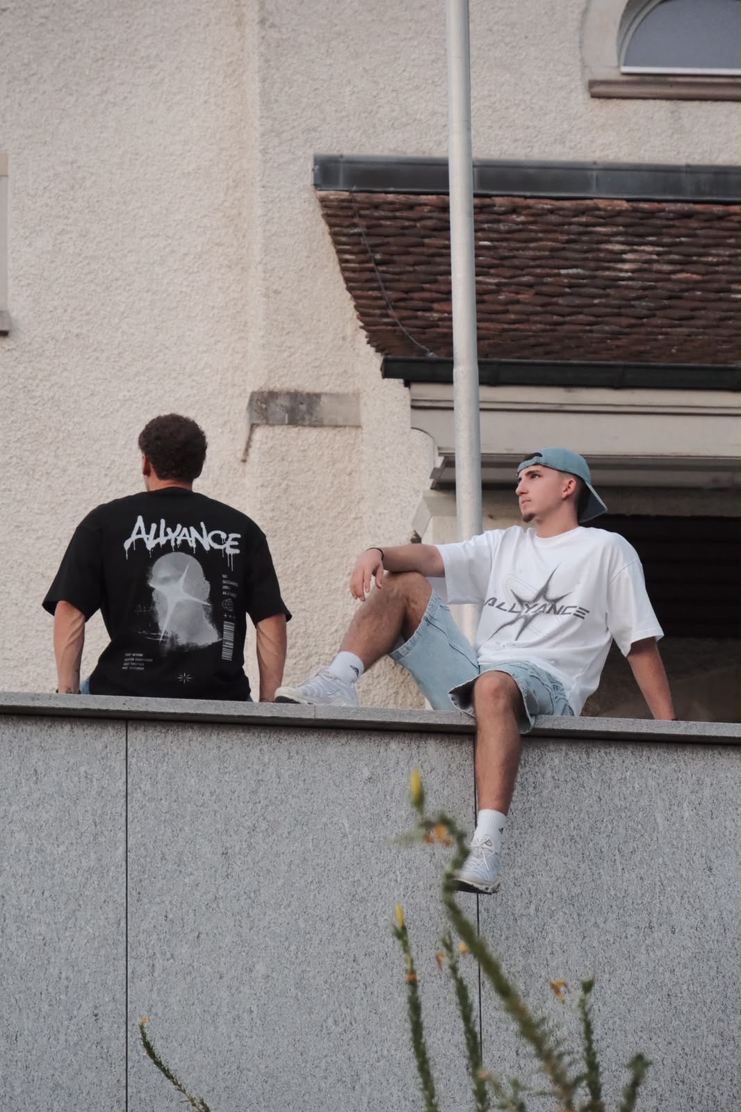 Unknown Signal White Oversized